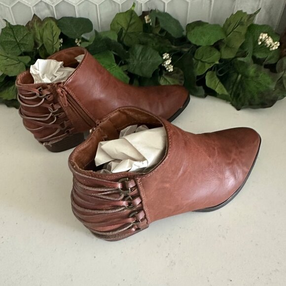Brown Ankle Booties Size 8 With Side Zipper & Buckle Detail - Picture 7 of 10
